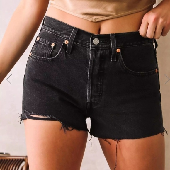 Levi’s 501 Black Jean Shorts Distressed Raw Hem High Rise Size 32 Stretch Cotton - Picture 1 of 16